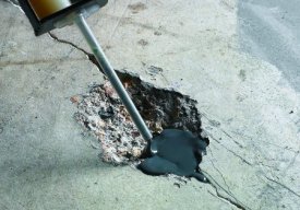 Производим ремонт напольного покрытия: заплатки из бетона